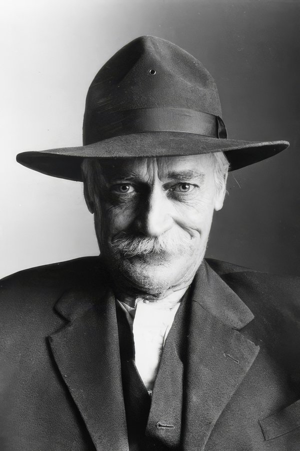 Richard Farnsworth's headshot
