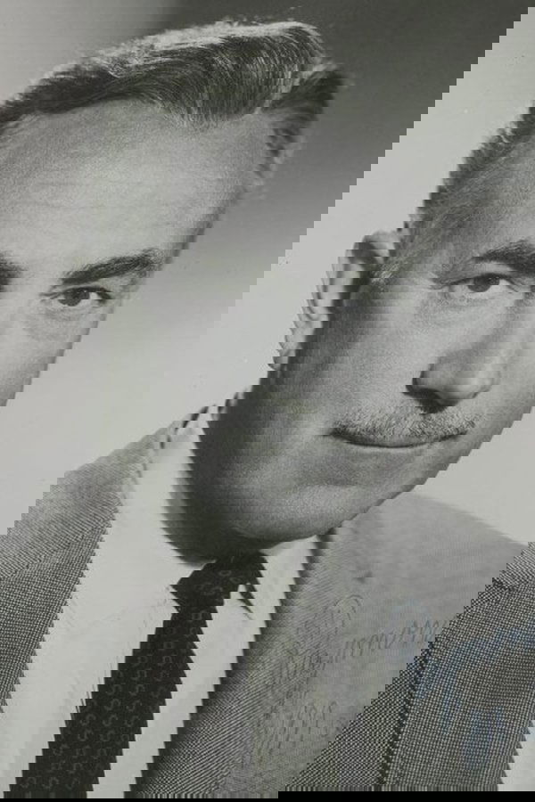 Raymond Bailey