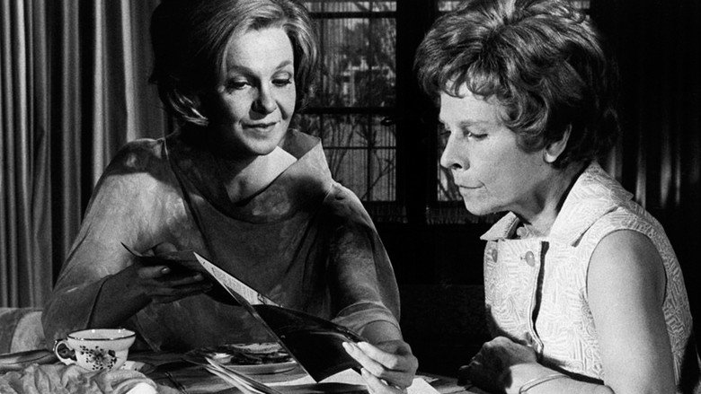 What Ever Happened to Aunt Alice? backdrop 2