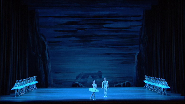 Tchaikovsky - Swan Lake (The Bolshoi Ballet Collection) backdrop 3
