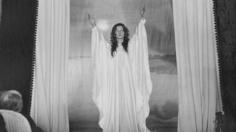 I'm An Actress backdrop 3