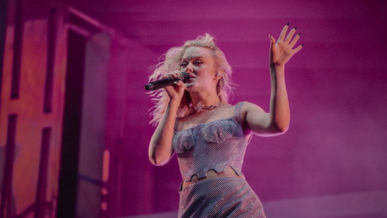 Zara Larsson - Live In Brännbollsyran backdrop 1