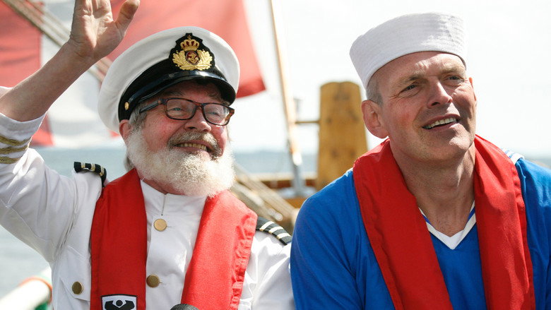 Father of Four: At Sea backdrop 3