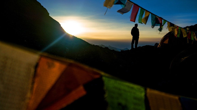 Lost on Everest backdrop 5