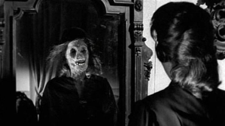 The Curse of the Crying Woman backdrop 3
