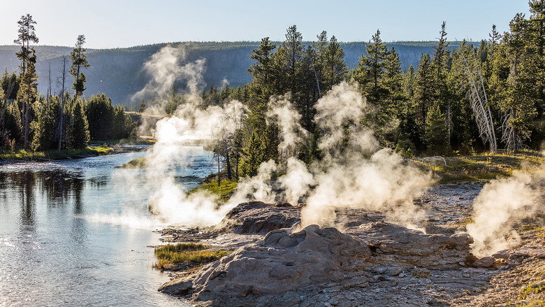 Yellowstone: Wildest Winter to Blazing Summer backdrop 2