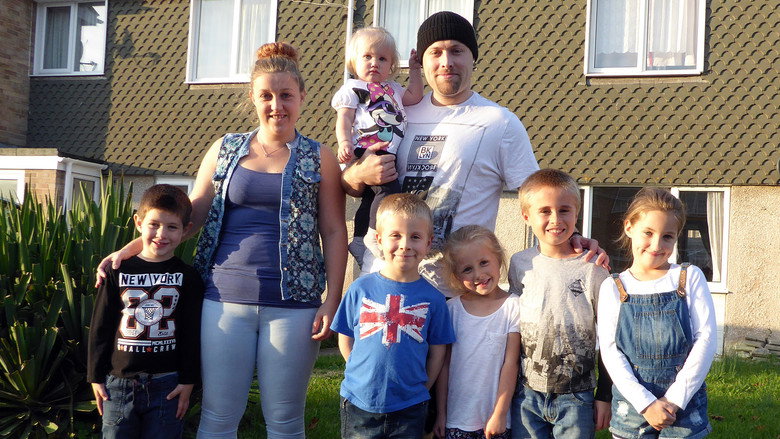 Rich House, Poor House backdrop 2
