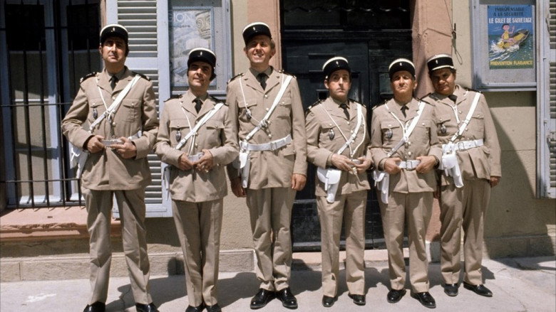The Gendarme Takes Off backdrop 6