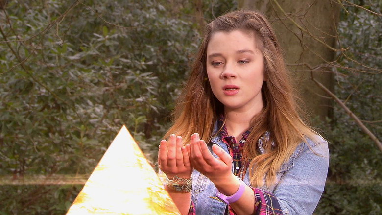 House of Anubis: The Touchstone of Ra backdrop 2