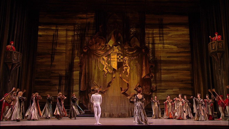 Tchaikovsky - Swan Lake (The Bolshoi Ballet Collection) backdrop 6