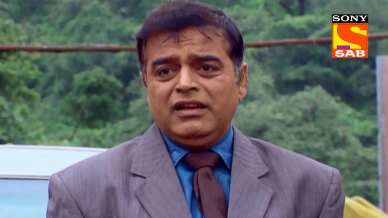 Inspector Eijji Pandey Slaps Laxmi Seth