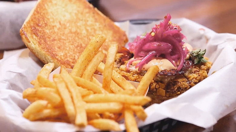 Triple D Nation: All-American Eats