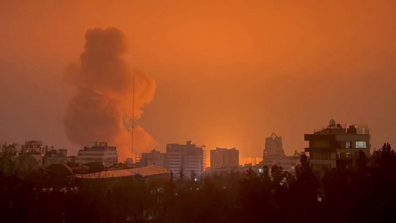 Iran: In the shadow of war / Lebanon: The end of Hezbollah?
