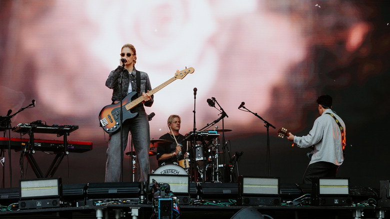 London Grammar - Rock en Seine 2025 backdrop 1