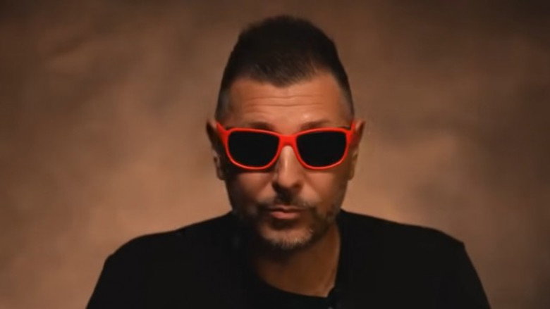 OPHTHALMOLOGIST ACCIDENTALLY DESTROYS BOTH HIS EYES; HE ENDS UP BLIND