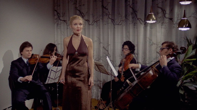 Réjeanne Padovani backdrop 3