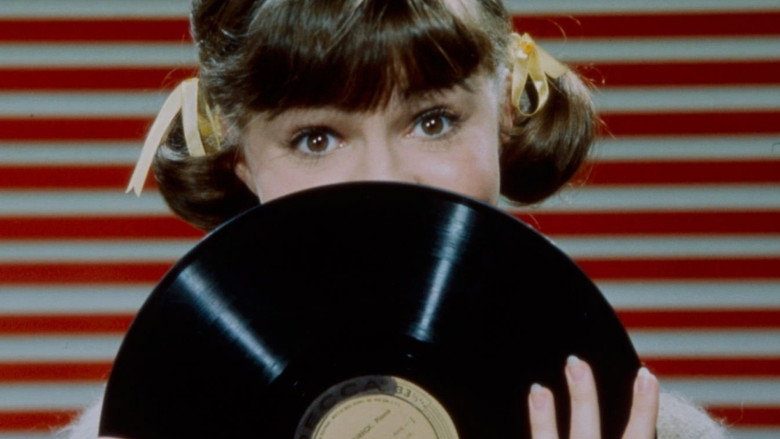 Gidget backdrop 7
