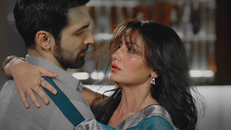 Virat saves Amruta from being humiliated