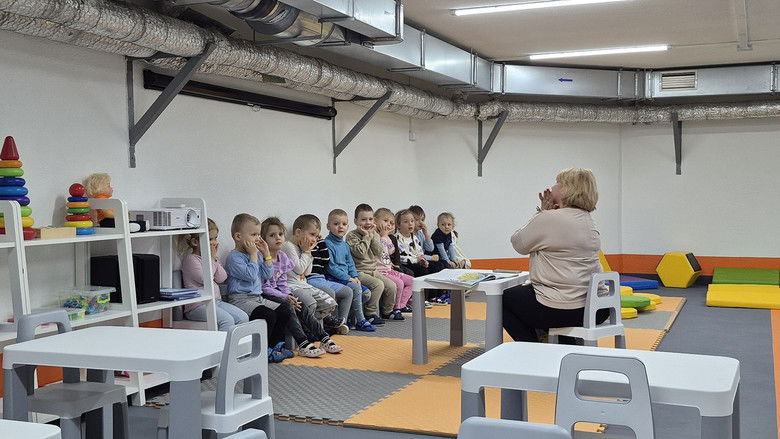 Ukraine: Survival in a shelter / India: Recruits for Putin's war