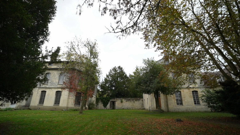 Le château d'Hérouville, une folie rock française backdrop 9