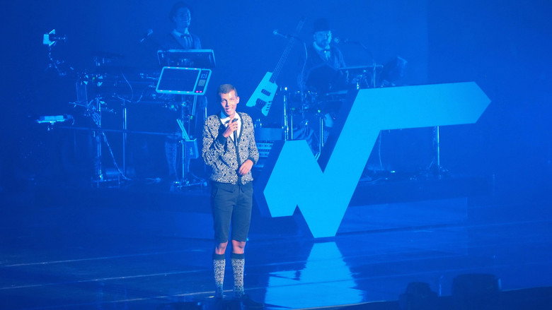 Stromae: Racine carrée Live backdrop 4