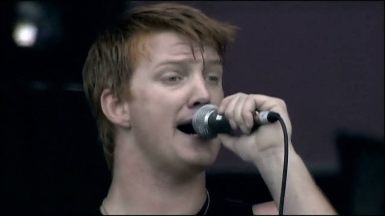 Queens Of The Stone Age: Eurockeennes, Belfort 2005 backdrop 1