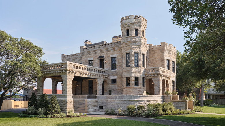 Fixer Upper: The Castle backdrop 4