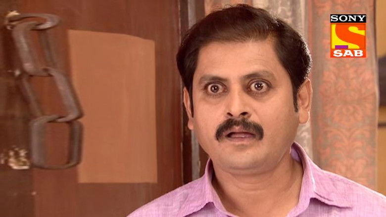 Makundi Teaches His Chilldren