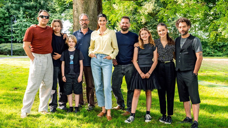Louma - Familie ist kein Kinderspiel backdrop 8