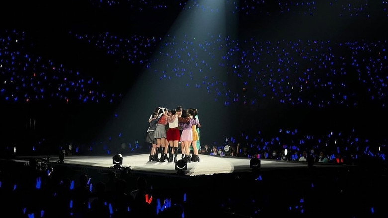 アンジュルム - CONCERT 2023 BIG LOVE 竹内朱莉 FINAL LIVE 「アンジュルムより愛をこめて」 backdrop 3