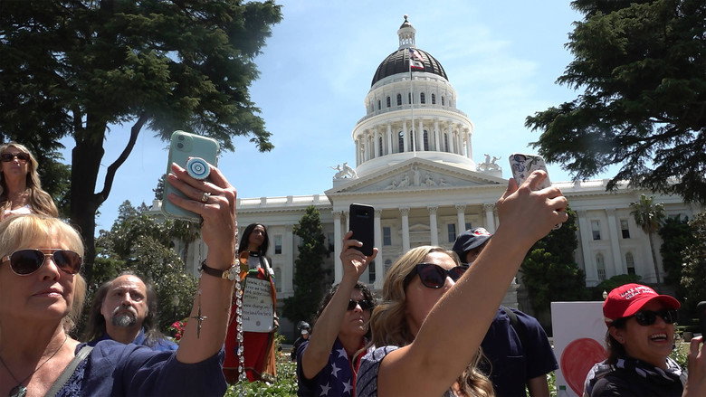 American Selfie: One Nation Shoots Itself backdrop 8