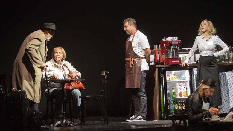Evgeniy Grishkovets: While the Beer is Being Poured backdrop 3