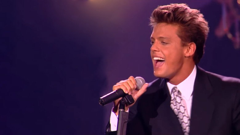 Luis Miguel: 20 Años backdrop 3