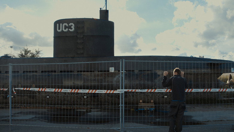 Into the Deep: The Submarine Murder Case backdrop 4