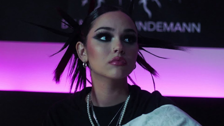 Maggie Lindemann - Knife Under My Pillow backdrop 1