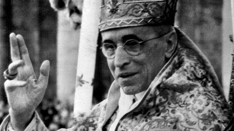 Pope Pius XII and the Holocaust backdrop 2