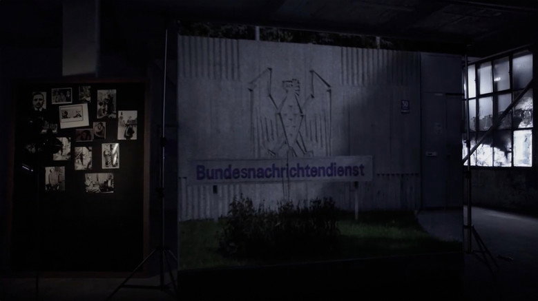 Mein Name sei Altmann backdrop 2