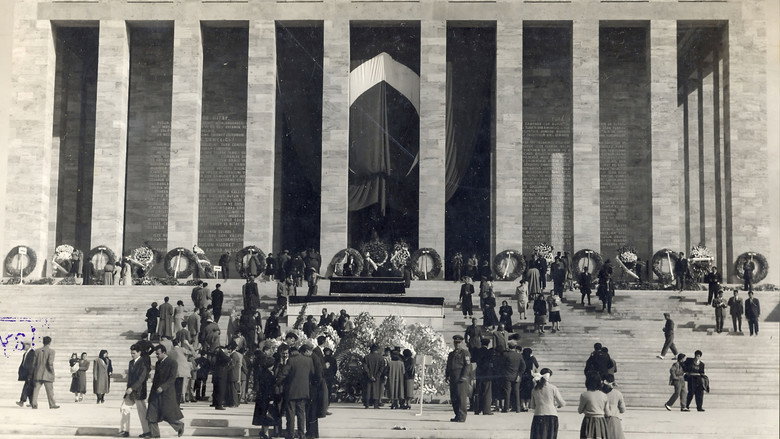 Atatürk: Founder of Modern Turkey backdrop 4