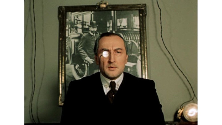 Sherlock Holmes in the 20th Century backdrop 4