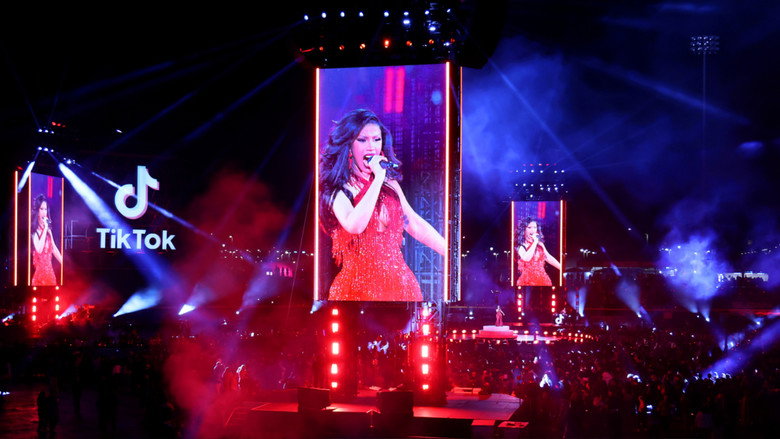 TikTok: In the Mix backdrop 3