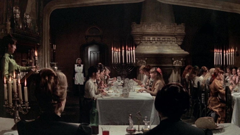 The House That Screamed backdrop 6