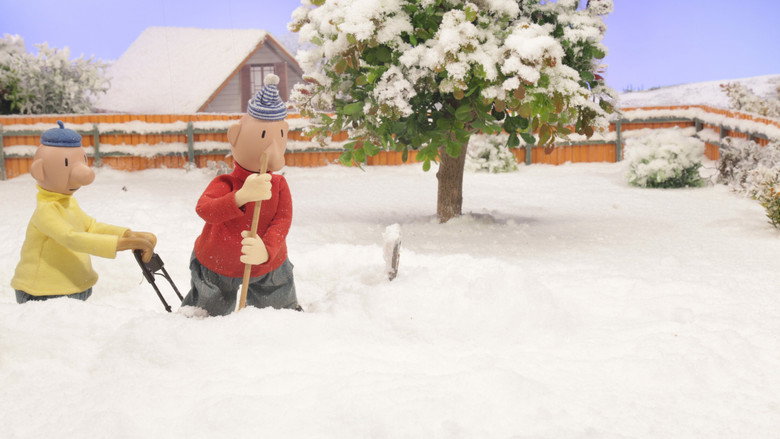 Pat & Mat: Winter Fun backdrop 4