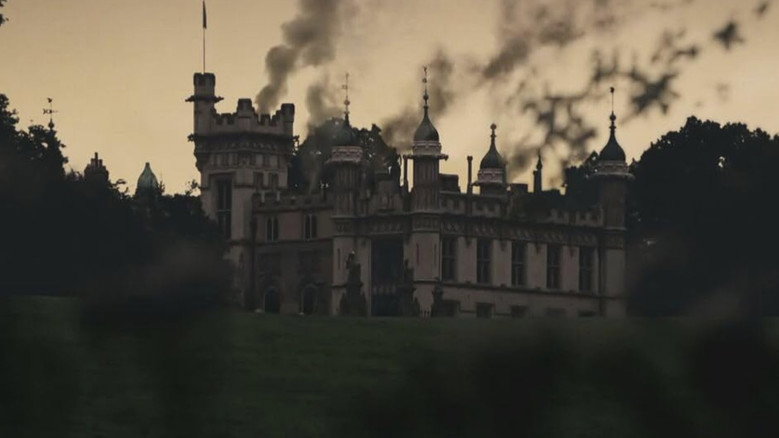 St Trinian's 2: The Legend of Fritton's Gold backdrop 9