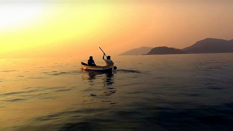 Ayal Jeevichirippundu backdrop 2