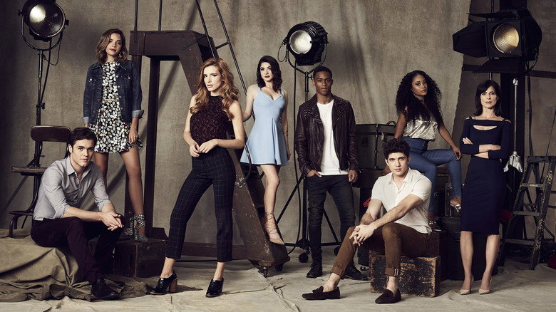 Famous in Love backdrop 7