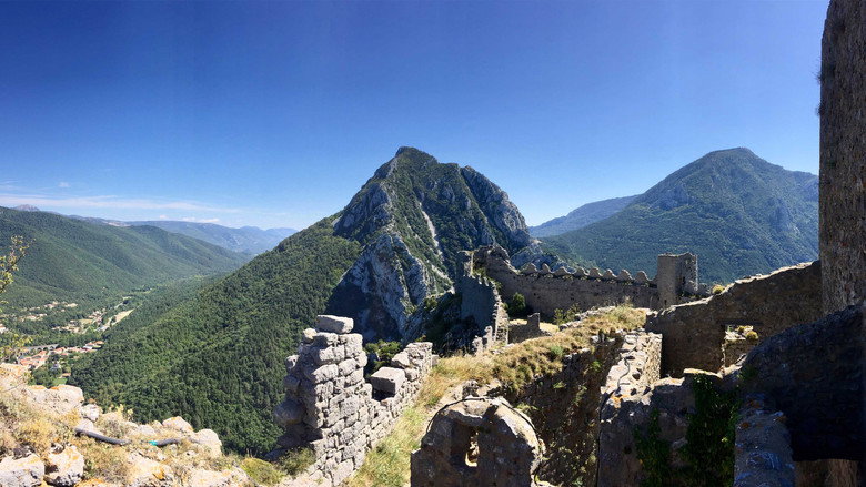 The Glorious Story of Castles backdrop 2