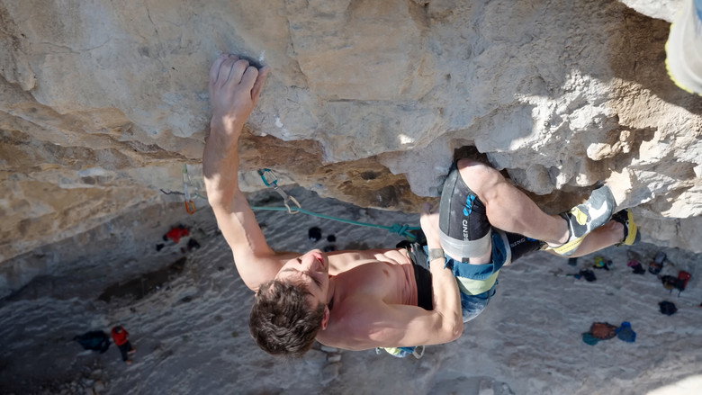 RACE TO 9A backdrop 3