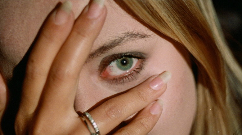 So Young, So Lovely, So Vicious... backdrop 4