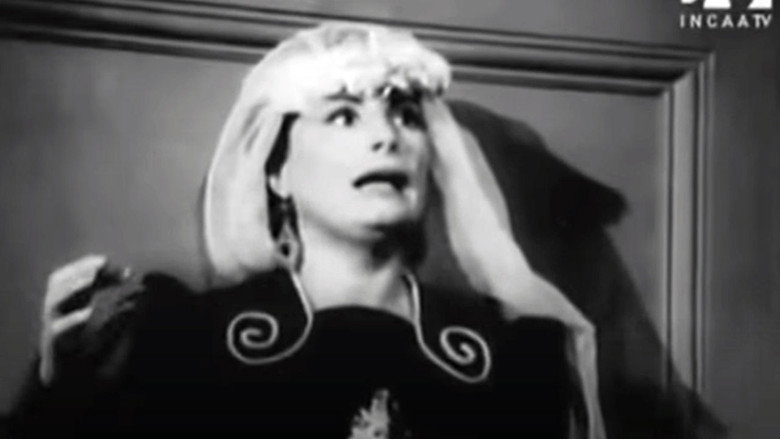 Cándida, la mujer del año backdrop 3