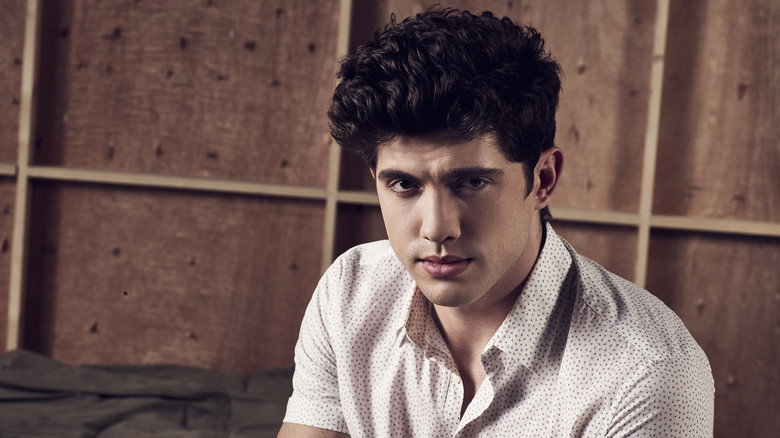 Famous in Love backdrop 4